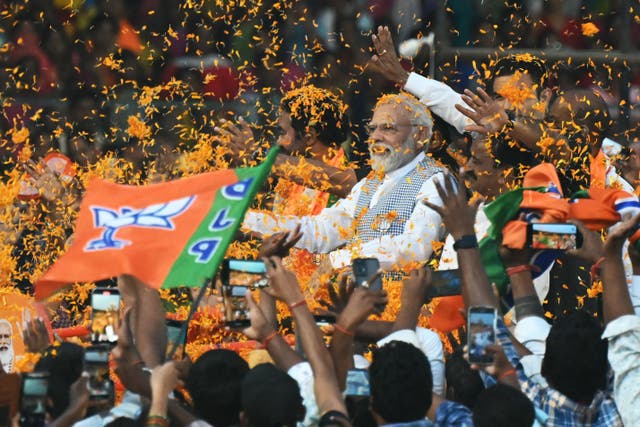 <p>File: Indian prime minister Narendra Modi (C) arrives to attend a Bharatiya Janata Party (BJP) campaign meeting</p>