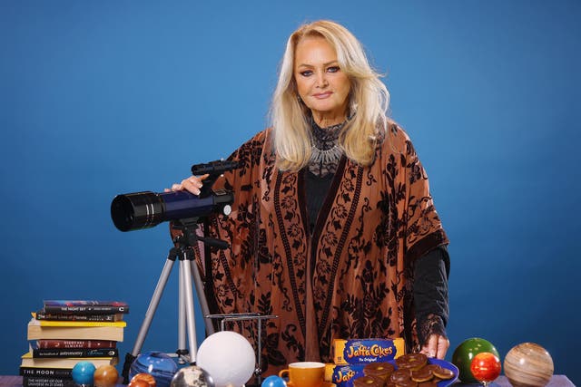 <p>Bonnie Tyler uses Jaffa Cakes to explain lunar eclipses</p>