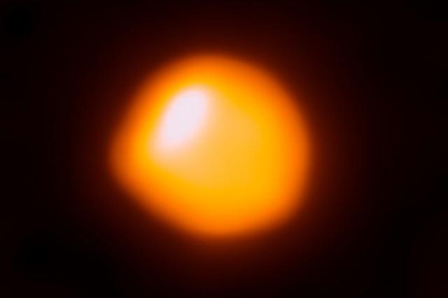 <p>An image of Betelgeuse captured in 2017 by the Atacama Large Millimeter/submillimeter Array, showing probable convection cells at the surface</p>